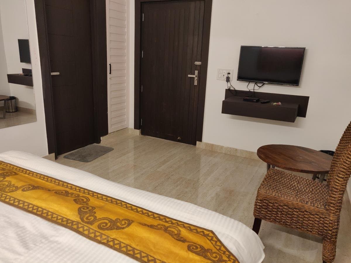 Deluxe Room at Aakriti Hotels near Udyog Vihar