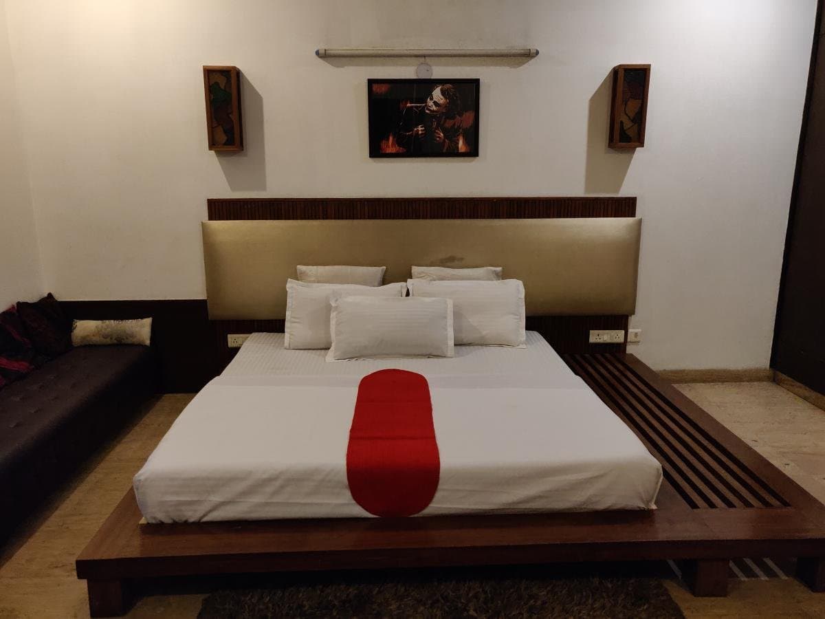 Royal Room — view 2