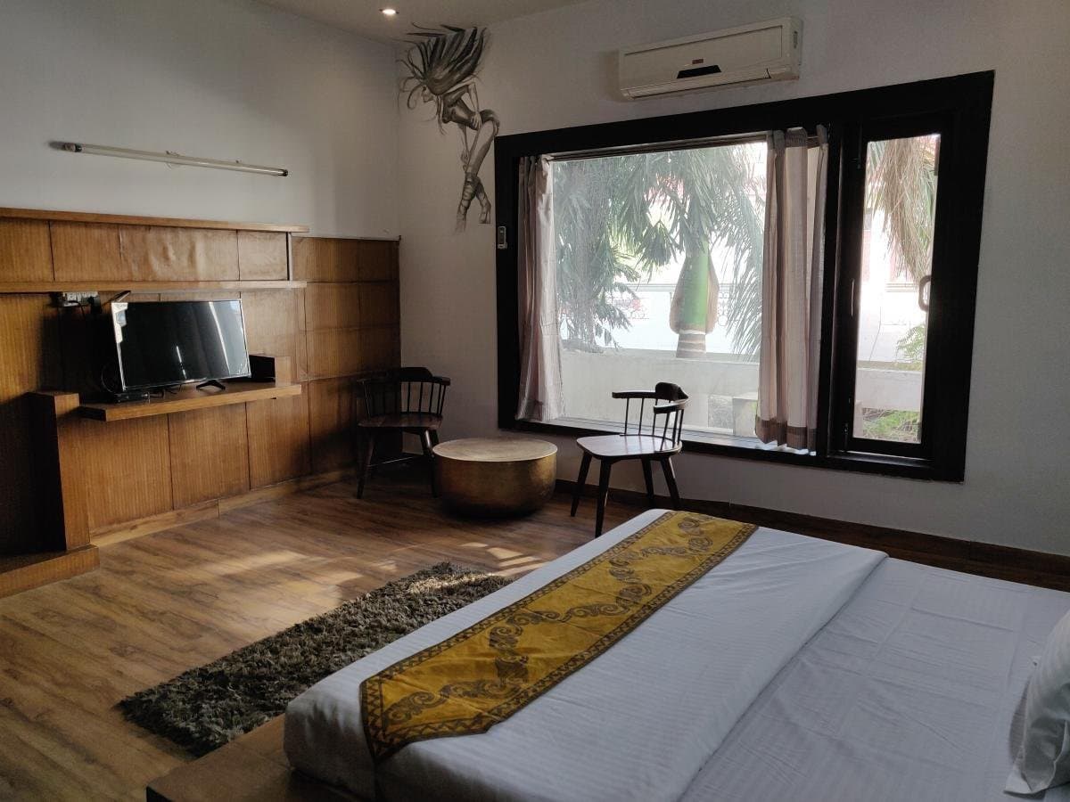 Royal Room — view 3